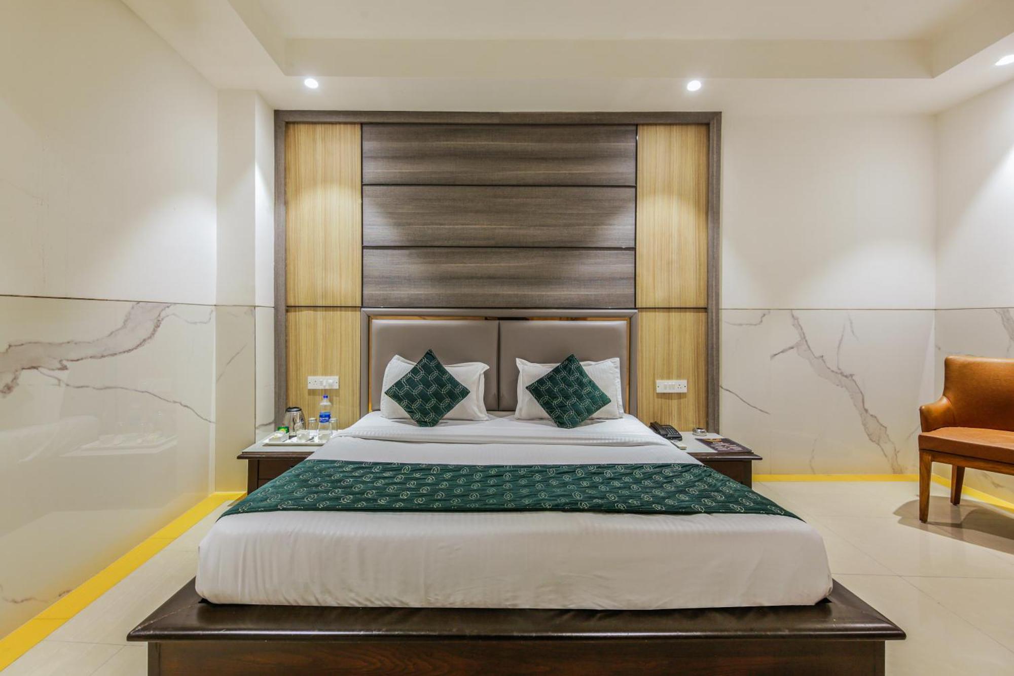 Hotel Delhi 37 By Star Group Near Delhi Airport