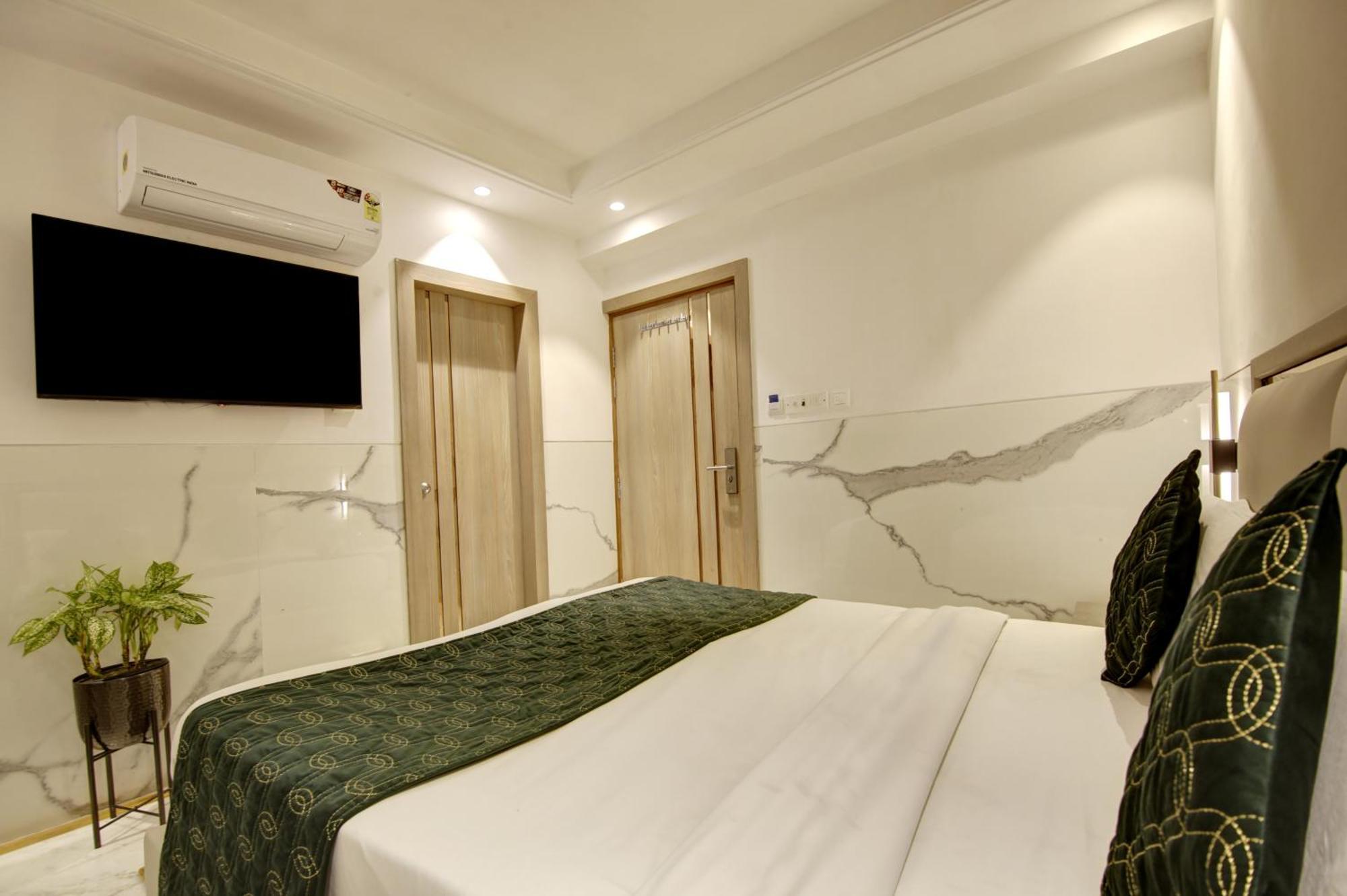 Delhi 37 By Star Group Near Delhi Airport Hotel