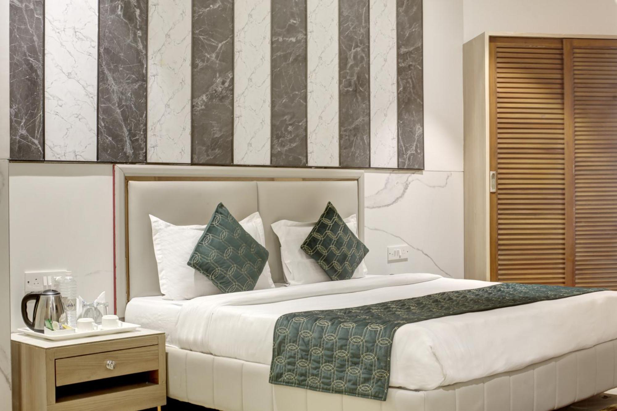 Delhi 37 By Star Group Near Delhi Airport * New Delhi